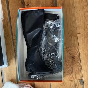 NWT black baretraps zip up lace up boots